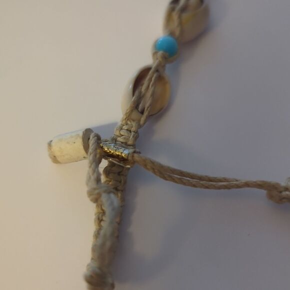 Vintage puka shell and blue beaded necklace - Picture 8 of 9